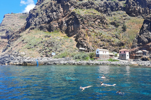 Madeira: Excursión en barco con almuerzo, bebidas y traslado al hotel