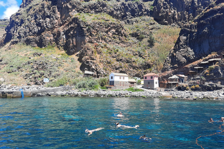 Madeira: Excursión en barco con almuerzo, bebidas y traslado al hotel