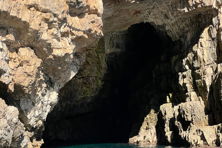 Paraíso Azul: recorrido en barco por la cueva Azul y la bahía de Kotor