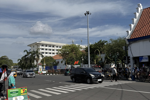 Yogyakarta: Sultan Palace and Water castle Guided Tour Water castle Guided Tour