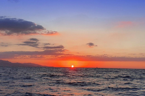 De Chania: Passeio de catamarã à tarde Jantar/bebidas e pôr do sol