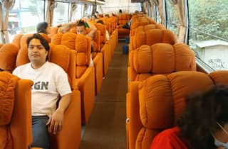 Chitwan: nach Kathmandu-Pokhara-Bandipur (Luxuriöser Sofa-Bus)