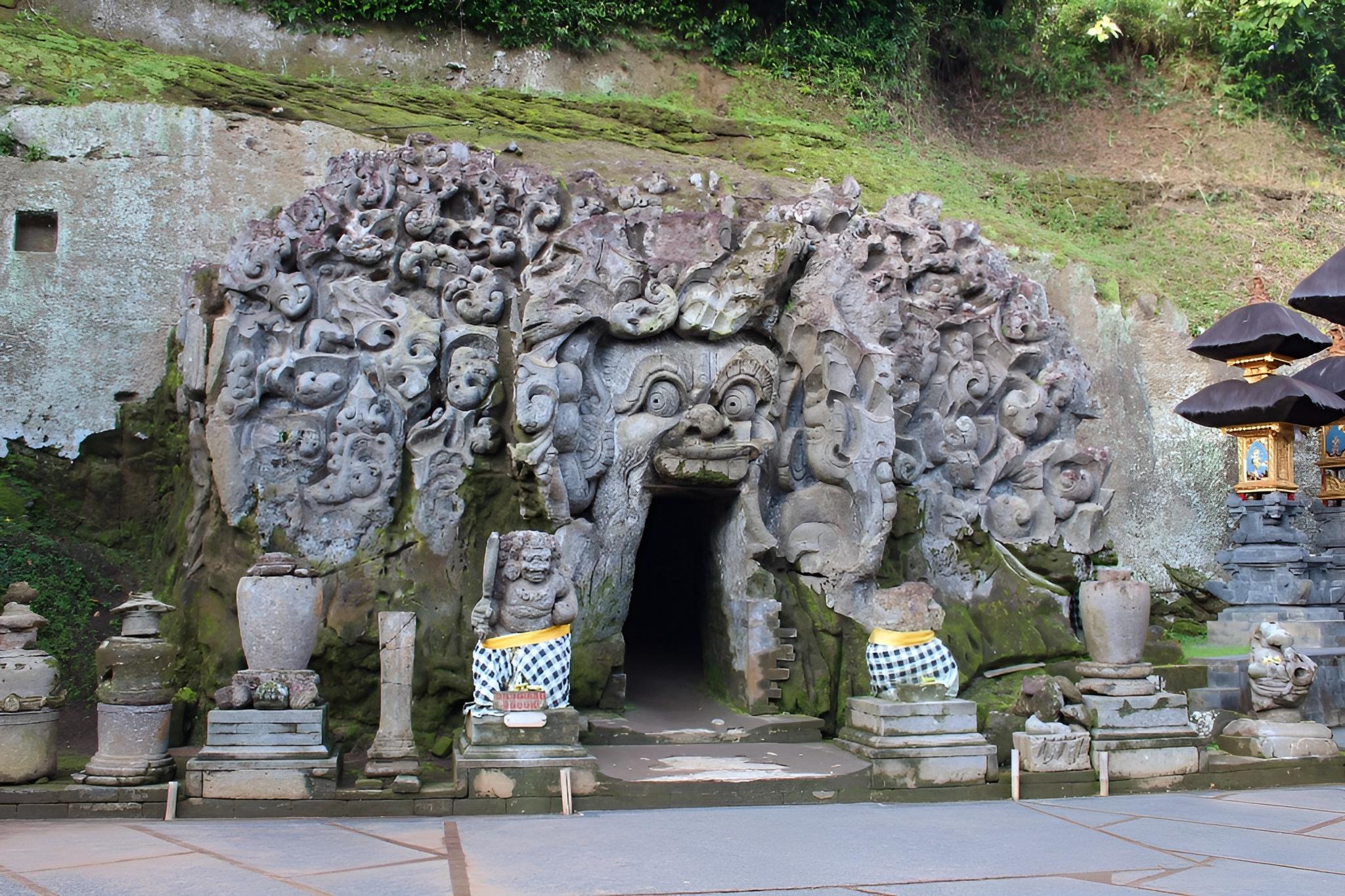 Bali: Tour zu Goa Gajah, Yeh Pulu, Jungle Swing & Kerta Gosa