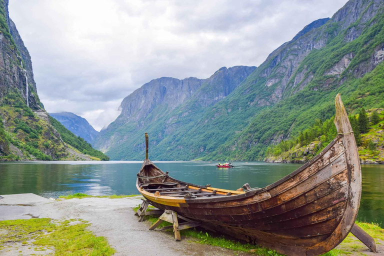 Guided tour: Viking Village Nærøyfjorden Cruise Flåm Railway