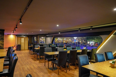 Bangkok: Rejs statkiem White Orchid Chao Phraya, tajski bufet i piwoWylot z Asiatique The Riverfront