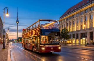 Berlin: Abendliche Stadtrundfahrt mit dem Bus mit offenem Dach