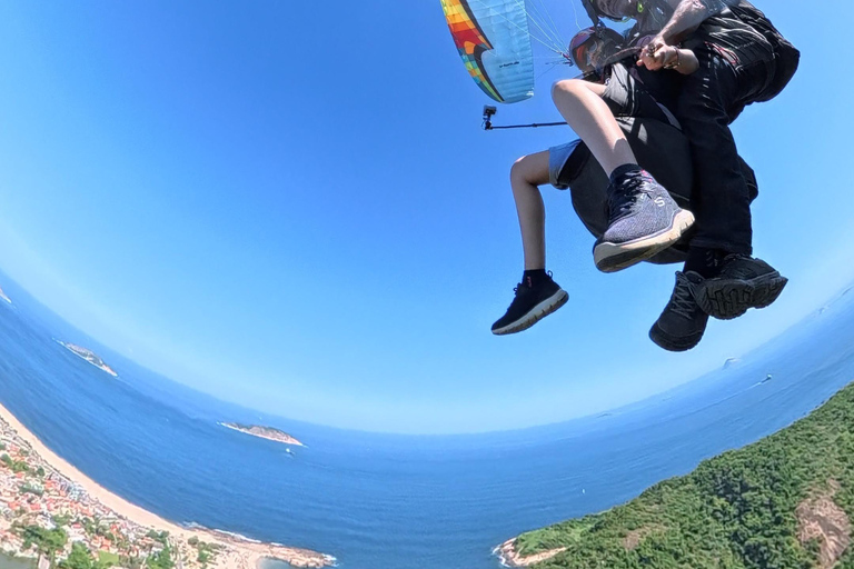 Niterói: Tandem Paragliding Flight with Luciano Miranda – No prior training required. Niterói: Tandem Paragliding Flight with Luciano Miranda – No Training Required