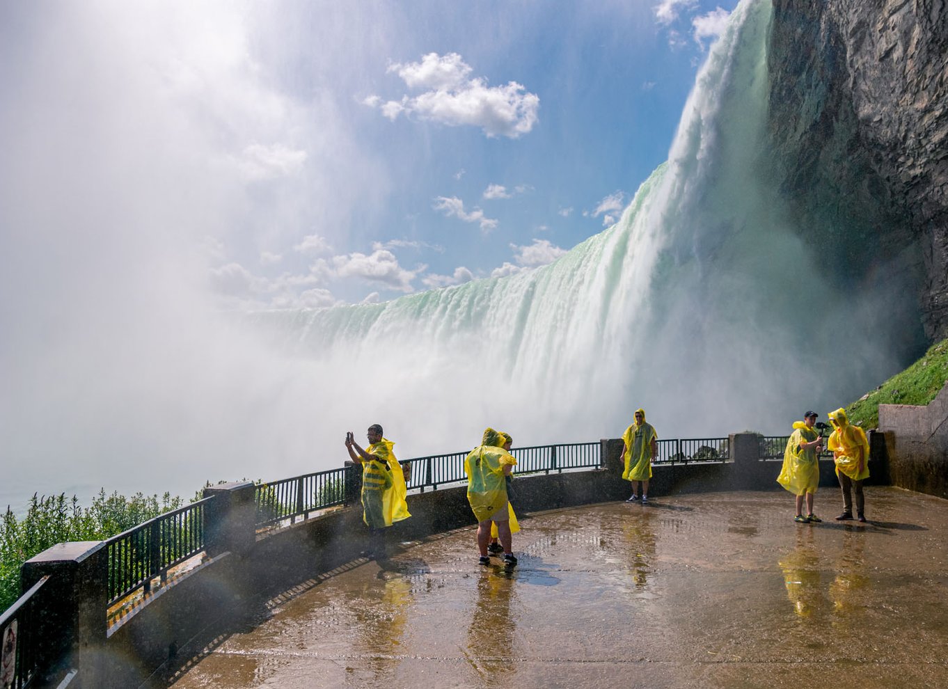 Niagara Falls: Bådtur og rejse bag vandfaldene