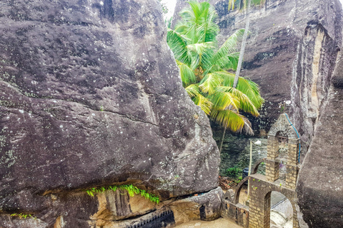 Bandaranaike Airport to Sigiriya Transfer with Highlights