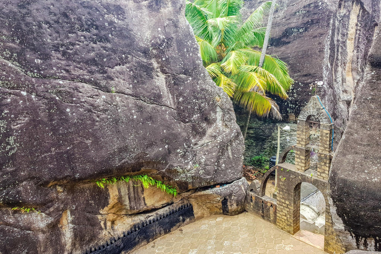 Bandaranaike Airport to Sigiriya Transfer with Highlights
