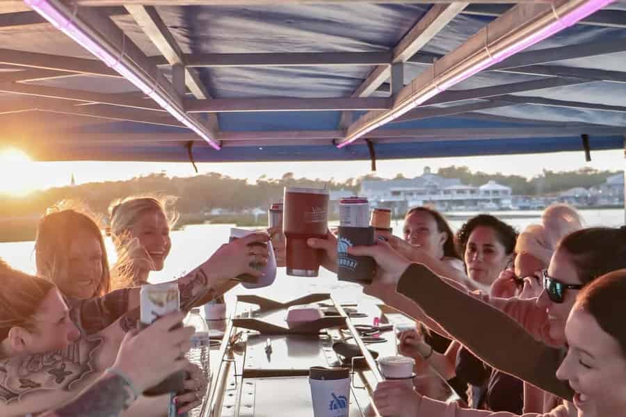 Murrells Inlet: Happy-Hour-Bootsfahrt mit Tret-Pub (BYOB). Foto: GetYourGuide