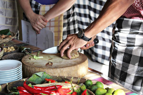 Ubud: Aula de culinária em uma escola balinesa e passeio pelo mercado