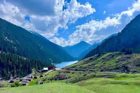Privat: Charyn & Black Canyons und Kolsay & Kaindy Lakes.