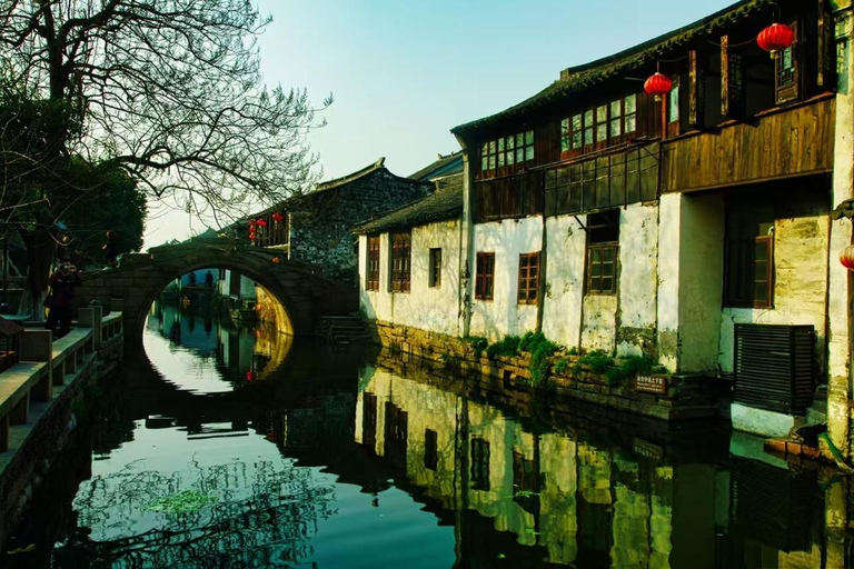 Shanghai: Zhouzhuang & Luzhi Water Town Tour with Boat Ride