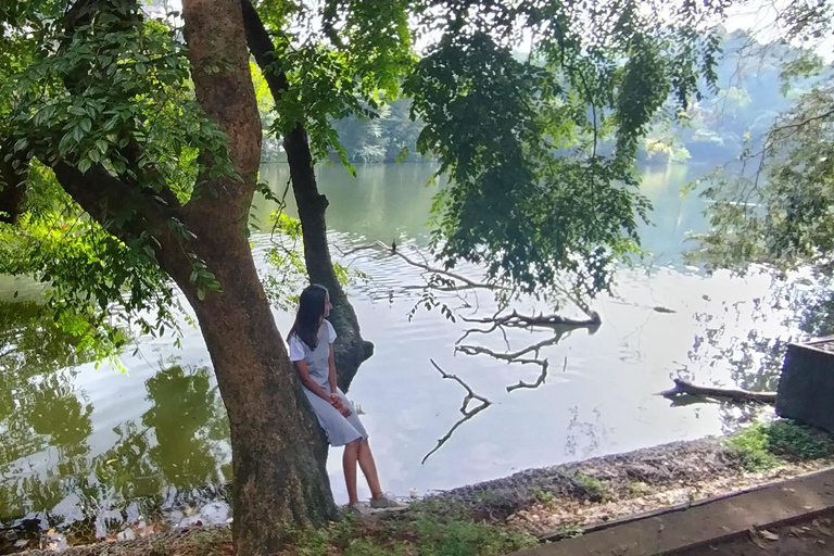 Kandy: Guided City Tour with Boat Ride & Tuk-Tuk Ride