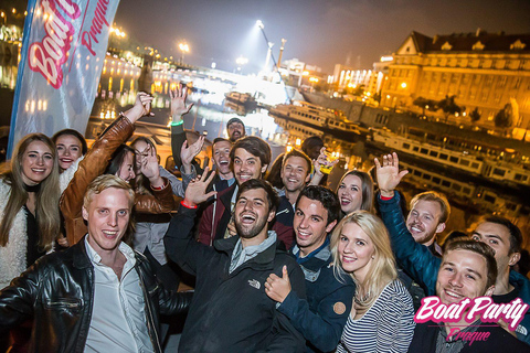 Prague : Soirée en bateau avec boissons illimitées et entrée à l'after partyFête du bateau avec boissons illimitées et entrée au club