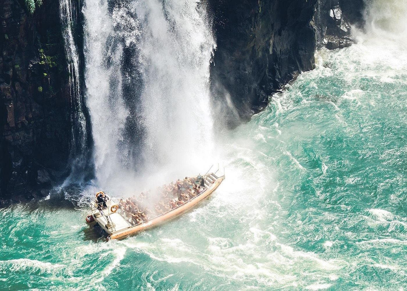 Buenos Aires: Iguazú-Wasserfälle mit Bootsfahrt und optionalem Flug