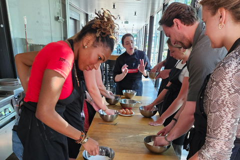 Milão: Aula de culinária sobre nhoque, massa e tiramisù com vinhoGnocchi, massa, tiramisù e vinho