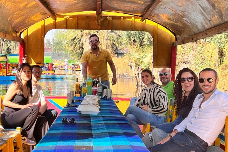 Musique et tequila à Xochimilco, visite de Coyoacán et CUMusique et Tequila à Xochimilco visite Coyoacán et CU