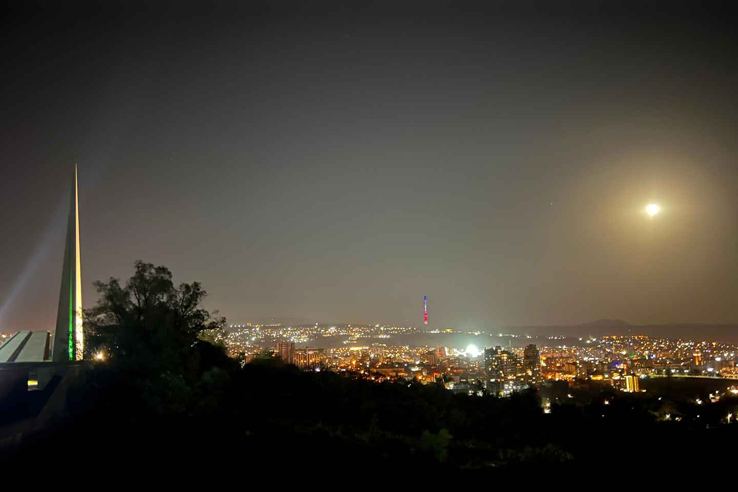 Jerevan: Kvöldganga með Heillandi Útsýni