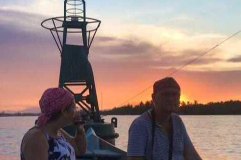 Hoi An: Sunset BBQ Fishing tour with Locals podczas rejsu wycieczkowego łodzią