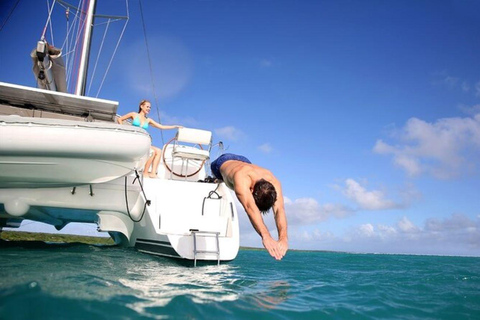 Cancun: Incredible Party on Catamaran+Open Bar-Adults Only!Cancun: Niesamowita impreza na katamaranie + otwarty bar - tylko dla dorosłych!