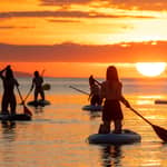 Barcellona: Paddleboarding all'alba con istruttore e foto