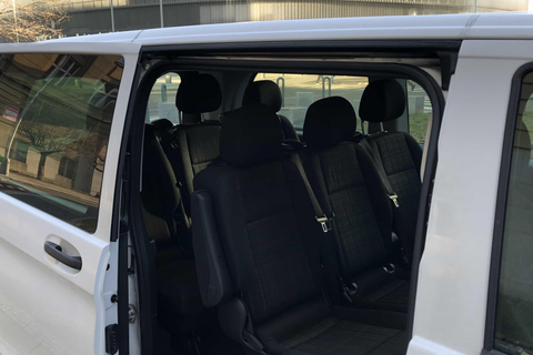 Flughafen Prag: Privater Transfer ins Stadtzentrum mit dem MinivanTransfer ins Stadtzentrum mit einem Minivan