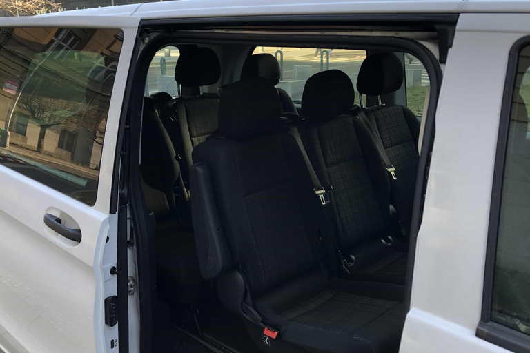 Flughafen Prag: Privater Transfer ins Stadtzentrum mit dem MinivanTransfer ins Stadtzentrum mit einem Minivan