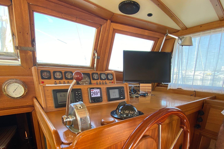 TAVOLARA TOUR WITH 15 METERS VINTAGE SAILBOAT WITH APERITIF