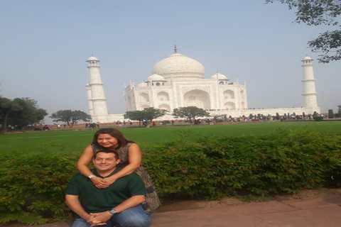 Lo stesso giorno Agra Taj e Forte Rosso da MumbaiTour con trasporto e guida