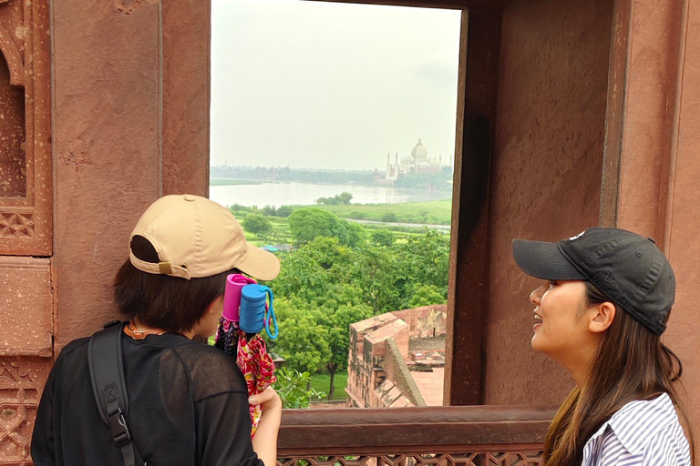 From Delhi: Taj Mahal & Agra Tour by Gatimaan Express Train