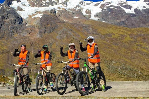 Excursion Laguna Salinas| Bike tour through Pichu Pichu