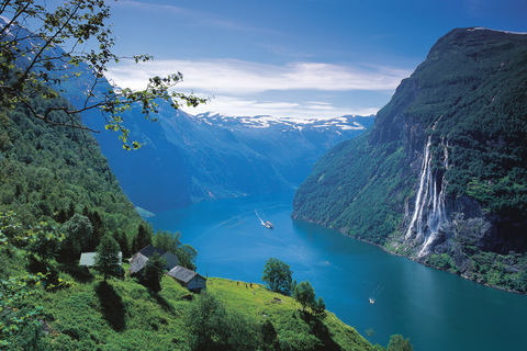 De Ålesund: Passeio de barco de ida e volta ao Geirangerfjord