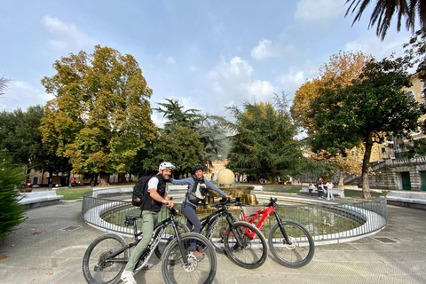 Excursion en E-Bike dans les carrières de marbre de Carrare avec dégustation de saindoux