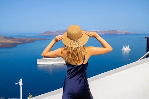 Santorini Shore Escape