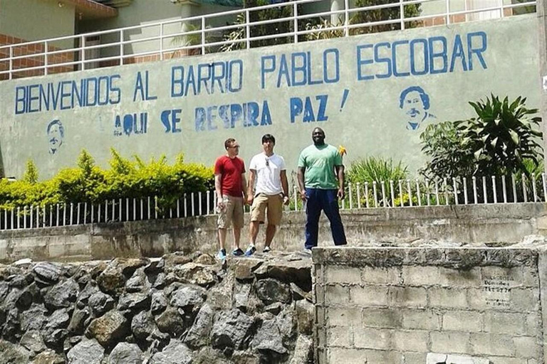 Medellín : visite d'une journée complète sur les traces de Pablo Escobar avec Carlos, l'ancien policierMedellín : visite guidée d'une journée complète sur les traces de Pabl