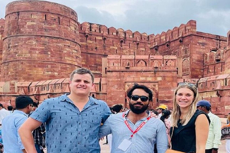 جولة تاج محل عند غروب الشمس مع تشيني كا راوزا بسيارة خاصة مكيفةجولة شاملة كليًا مع سيارة ومرشد وتذا