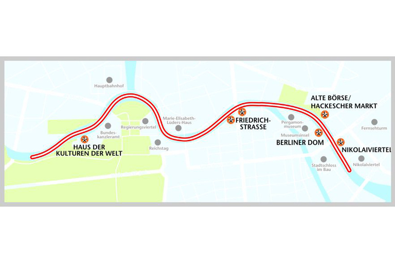 Berlin: Stadtrundfahrt per Boot mit SitzplatzgarantieAbfahrt an der Friedrichstraße mit Audioguide