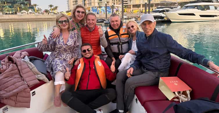 Private boat tour in Manama: the best of the capital's skyline