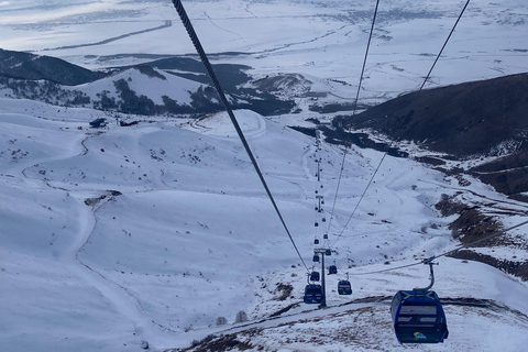 埃里温：迈勒滑雪度假村和修道院私人一日旅行