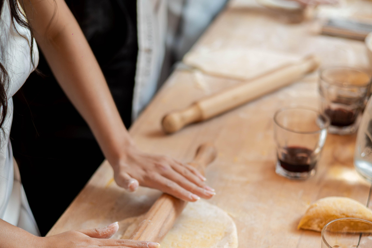 Florence: Ravioli & Pasta Cooking Class & Wine + Gift Apron Private Cooking Class