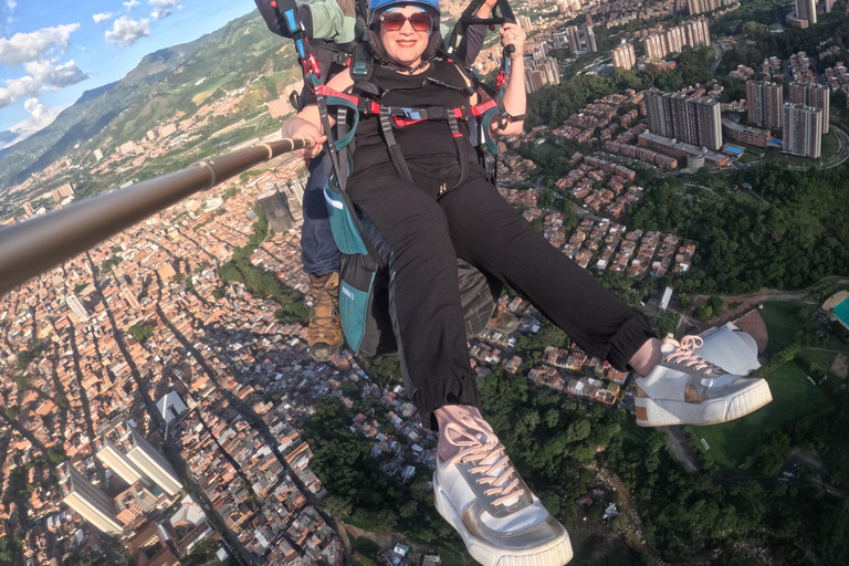 Medellin, San Felix: Paragliding Dejavu, die magische Erfahrung des FliegensMedellin, San Felix: Gleitschirmfliegen Dejavu, Stadtflug 20 min.