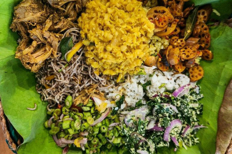 Kandy: Traditional cooking class in a village with transport