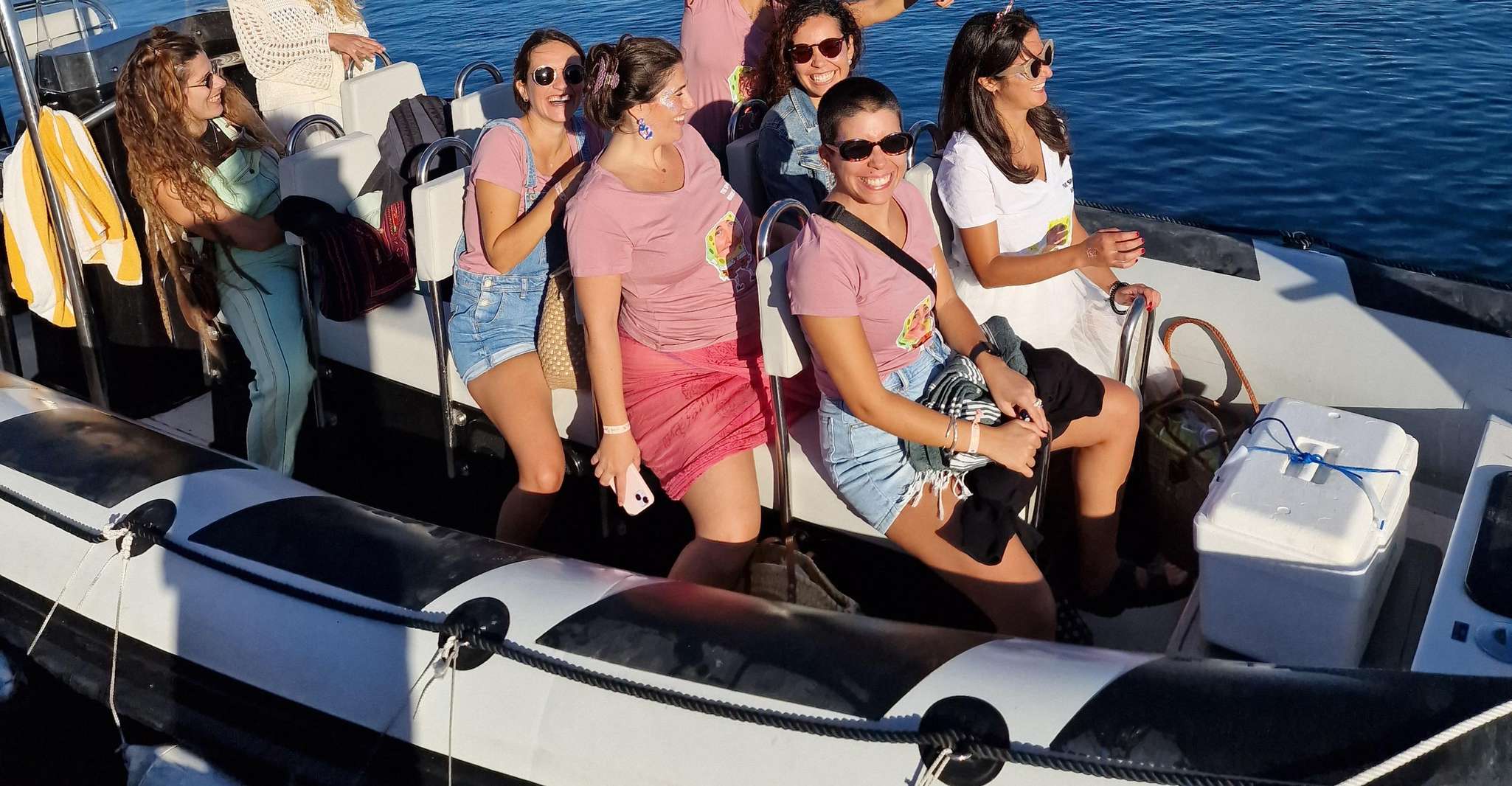 Sesimbra, Tour de lancha rápida a través del Parque Natural de Arrábida - Housity