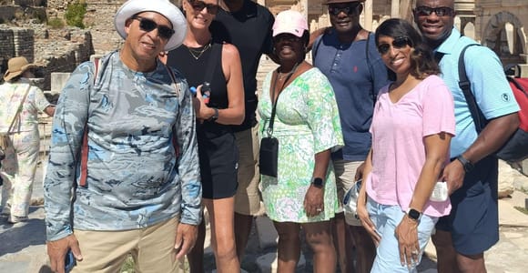 Von Istanbul aus: Tagestour nach Ephesus mit Flug und Mittagessen