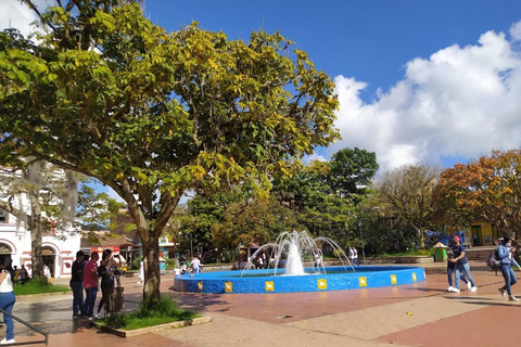 MEDELLIN: TOUR INGLÊS GUATAPE + PEÑOL VELHO + MALECON + BARCO RUMBERO