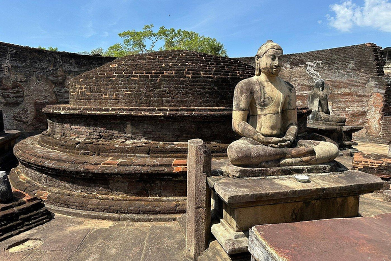 Sigiriya: UNESCO Polonnaruwa & Ancient Lake Heritage Tour
