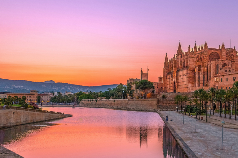 Palma de Mallorca: Private Guided Tour with Your Mobile Phone Palma de Mallorca: Private Guided Tour