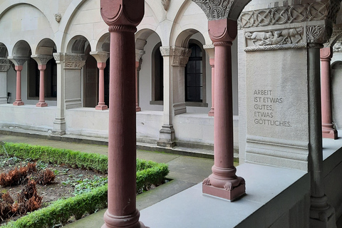 Zurich: Old Town Tour – “Churches and Bars”: Reformation, Power, and Spirit Zurich: Old Town Tour – “Churches and Bars”: Reformation, Power, and Spirit (Premium)